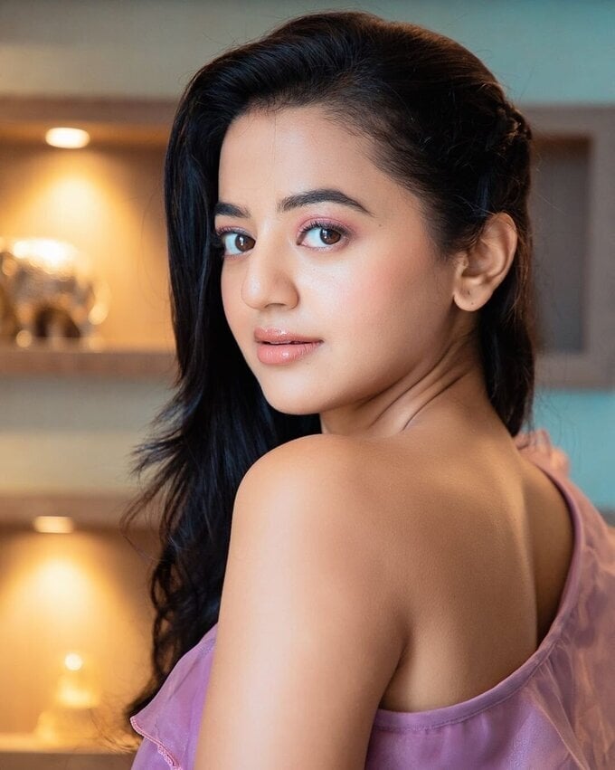 Actress And Model Helly Shah Photo Collection