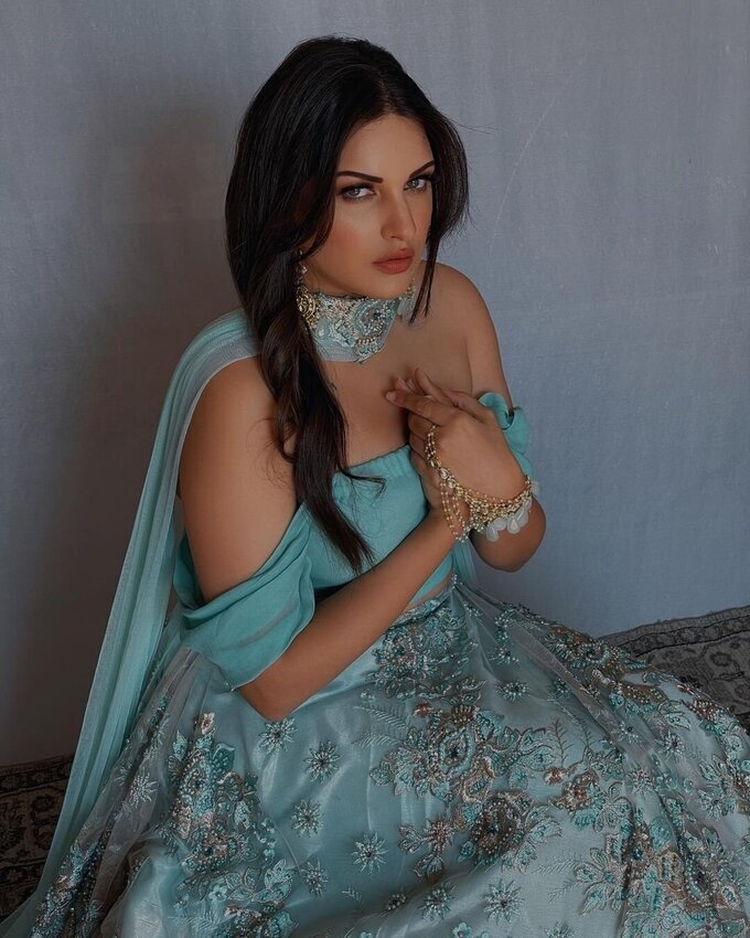 Actress And Model Himanshi Khurana Latest Image Collection