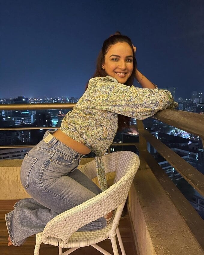 Actress And Model Jasmin Bhasin Latest Photoshoot