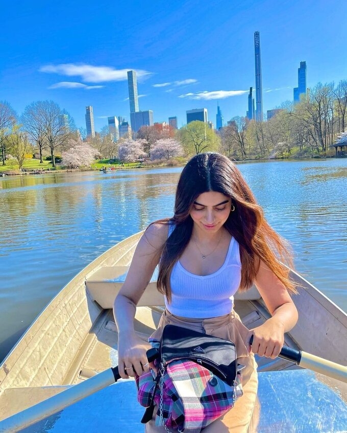 Actress And Model Khushi Kapoor Latest Photo Collection