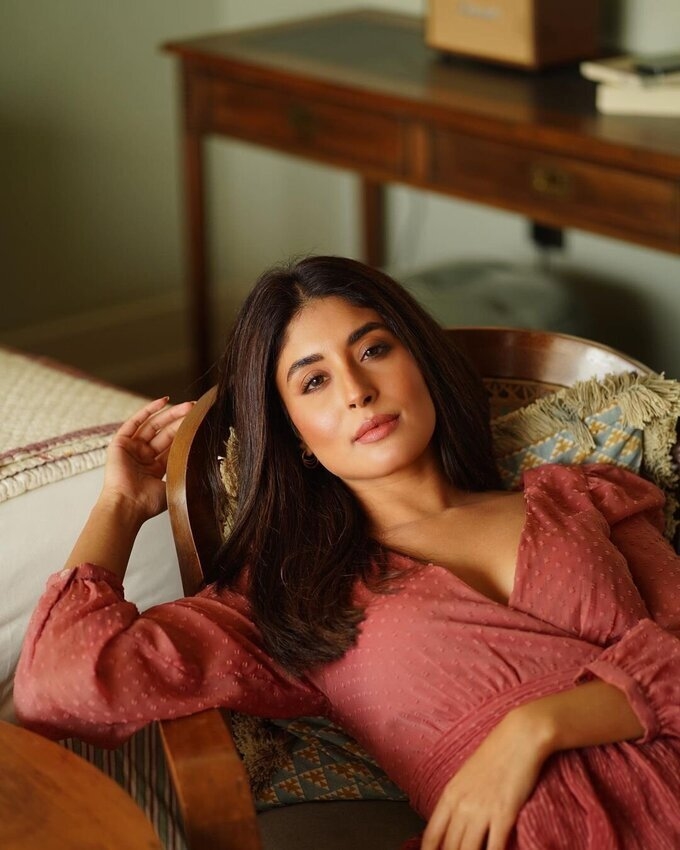 Actress And Model Kritika Kamra Latest Images