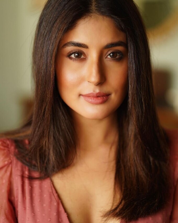 Actress And Model Kritika Kamra Latest Images