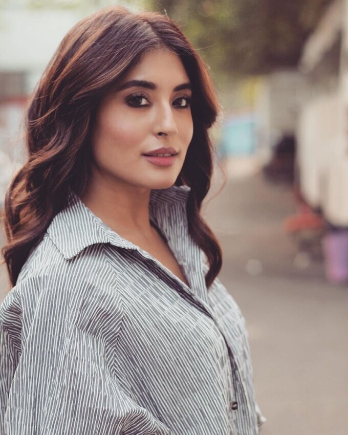 Actress And Model Kritika Kamra Latest Images