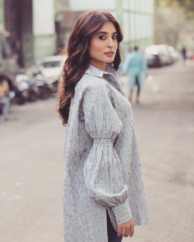Actress And Model Kritika Kamra Latest Images