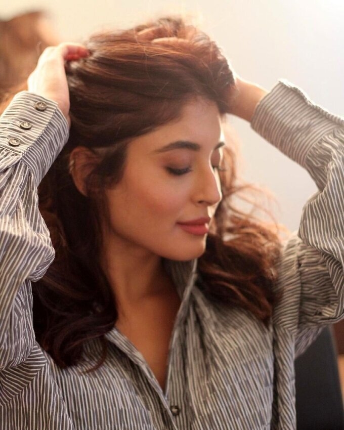 Actress And Model Kritika Kamra New Images