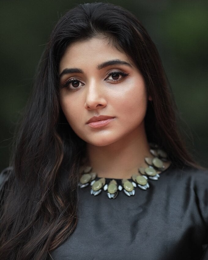 Actress And Model Mirnaa Adhiti Menon Latest Images