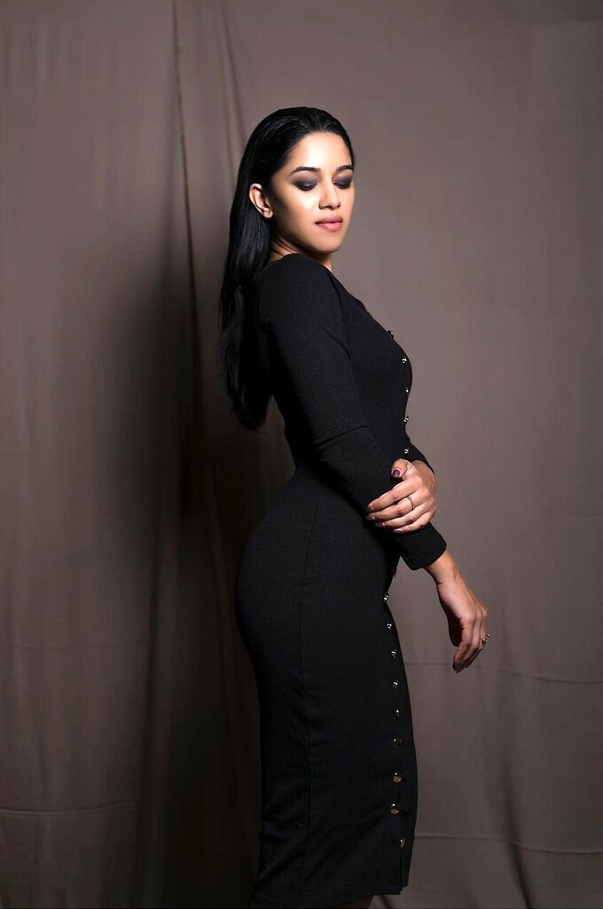 Actress And Model Mrinalini Ravi Image Collection