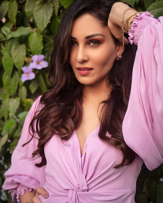 Actress And Model Pooja Chopra Latest Image Collection