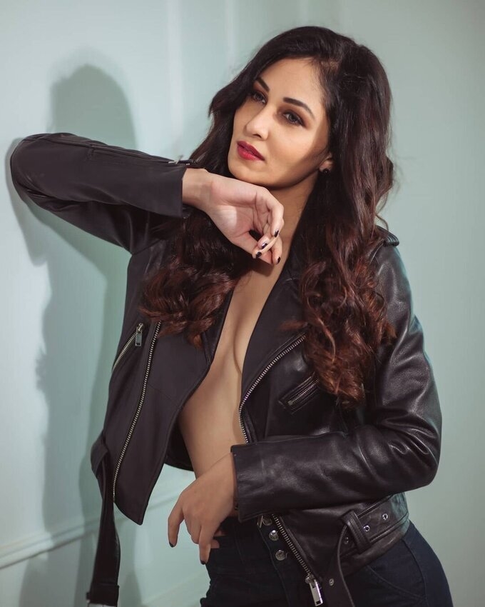 Actress And Model Pooja Chopra Latest Image Collection