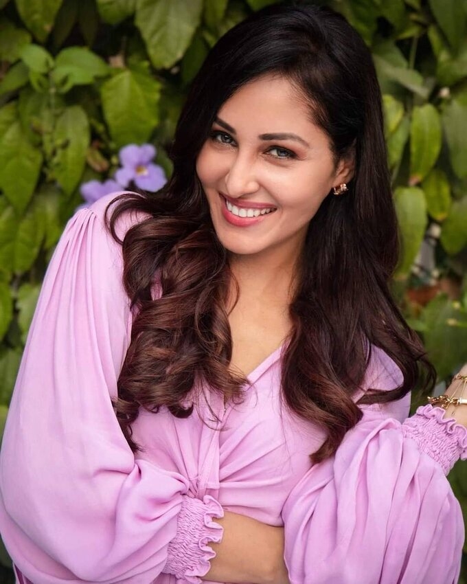 Actress And Model Pooja Chopra Latest Image Collection