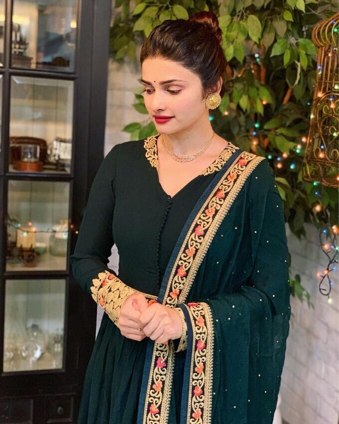 Actress And Model Prachi Desai Image Collection