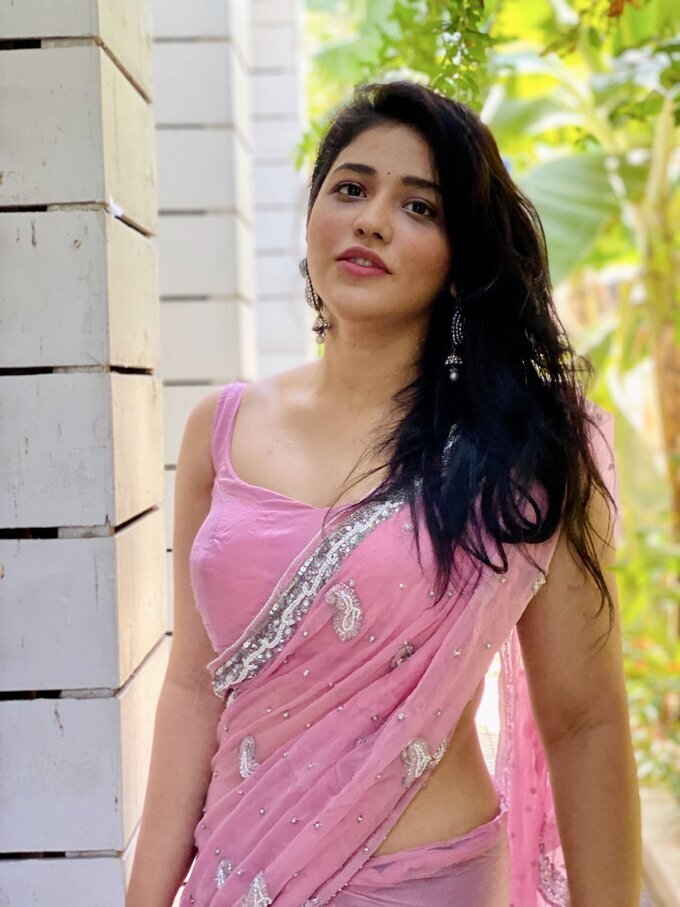 Actress And Model Priyanka Jawalkar Cute Images In Pink Saree