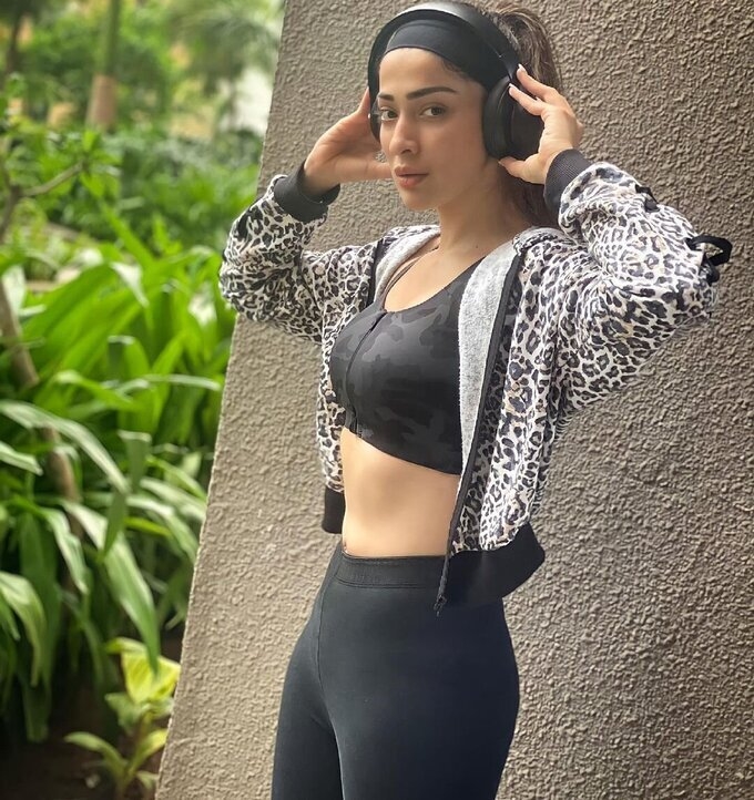 Actress And Model Raai Laxmi Latest Image Collection