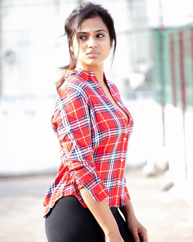 Actress And Model Ramya Pandian Latest Image Collection
