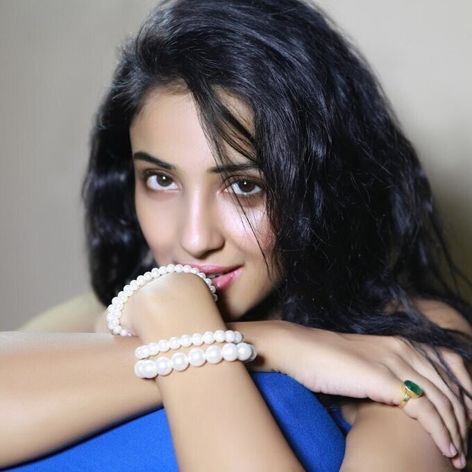 Actress And Model Riya Suman Cute Images