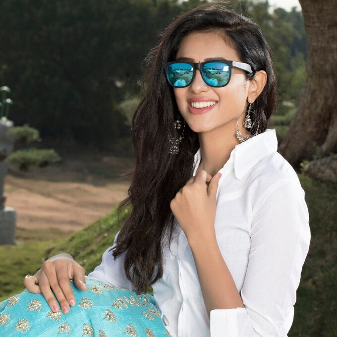 Actress And Model Riya Suman Cute Images