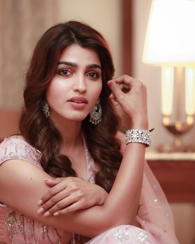 Actress And Model Sai Dhanshika Latest Image Collection