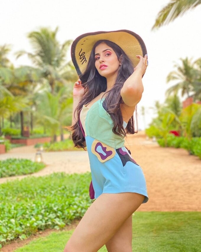 Actress And Model Sakshi Malik Latest Images