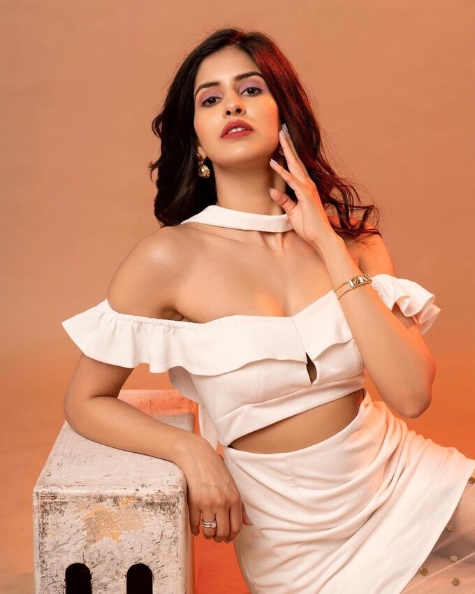 Actress And Model Sakshi Malik Latest Images