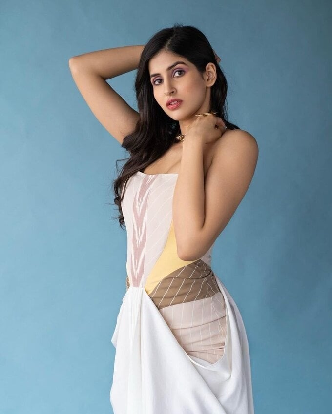 Actress And Model Sakshi Malik Latest Images