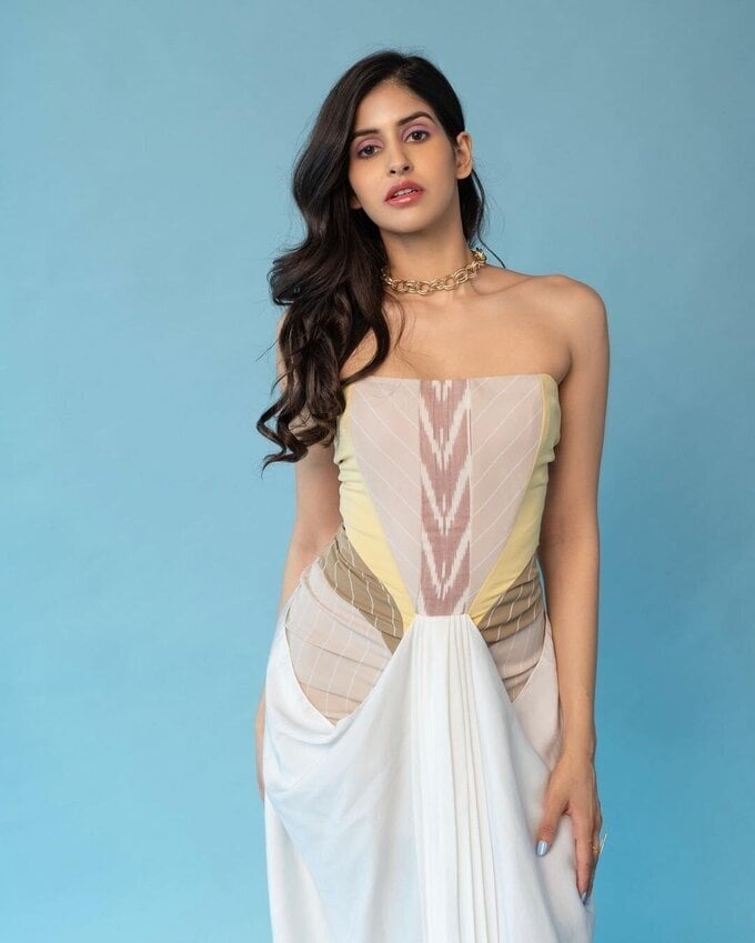 Actress And Model Sakshi Malik Latest Images