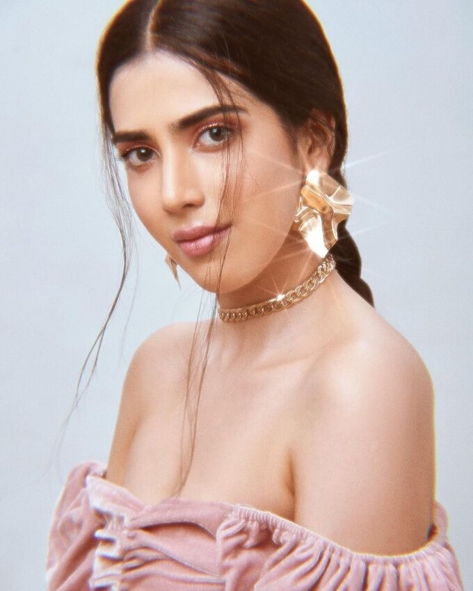 Actress And Model Saloni Mishra Latest Photoshoot
