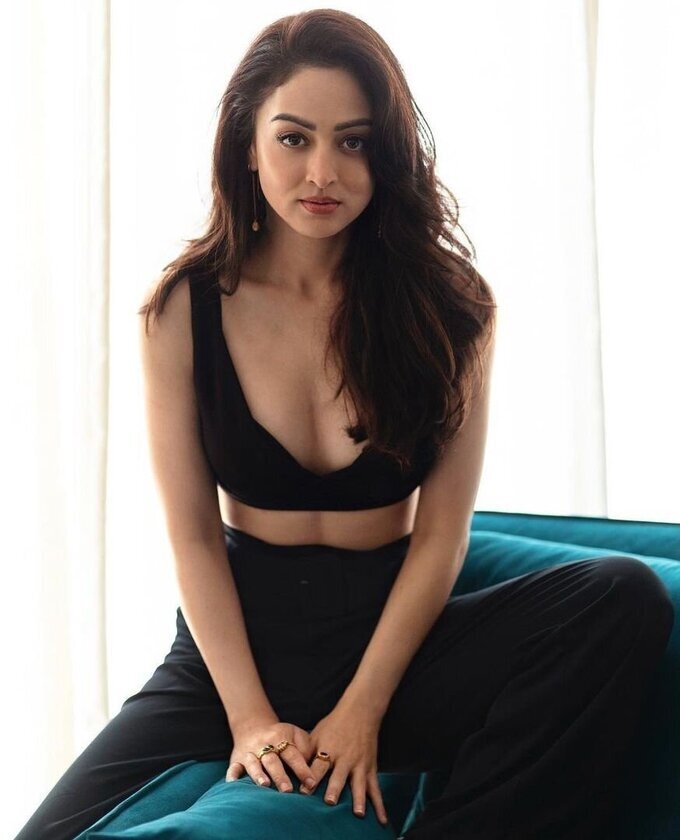 Actress And Model Sandeepa Dhar Photo Collection