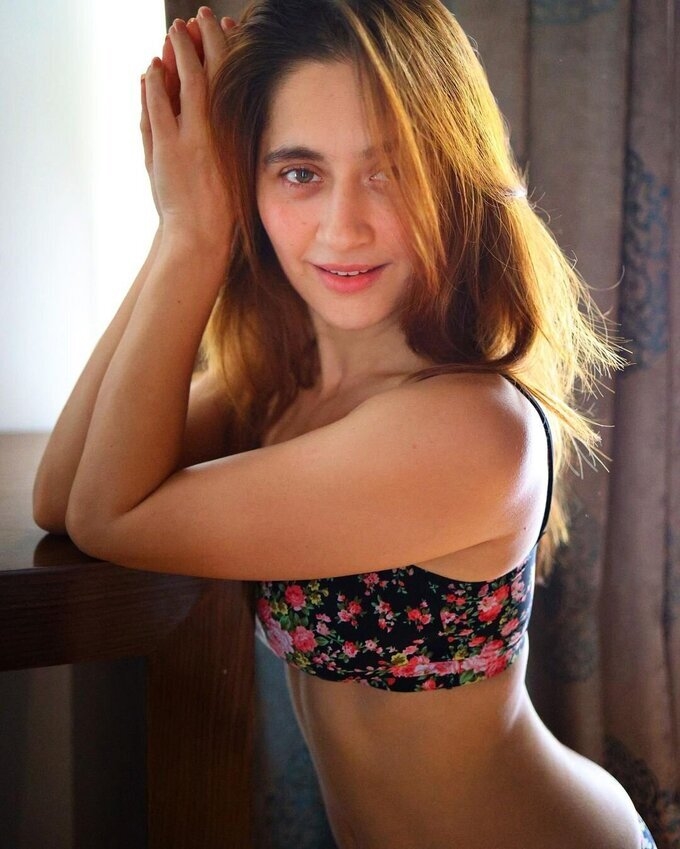 Actress And Model Sanjeeda Sheikh Latest Photo Collection