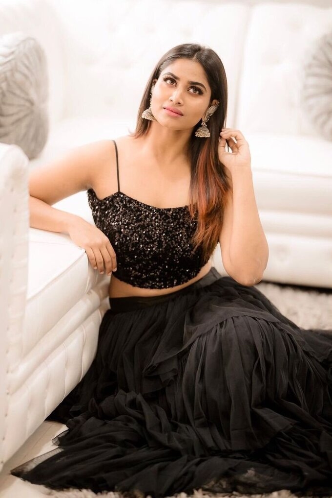 Actress And Model Shivani Narayanan Latest Image Collection