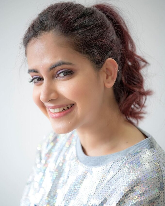 Actress And Model Shruthi Prakash Photo Collection