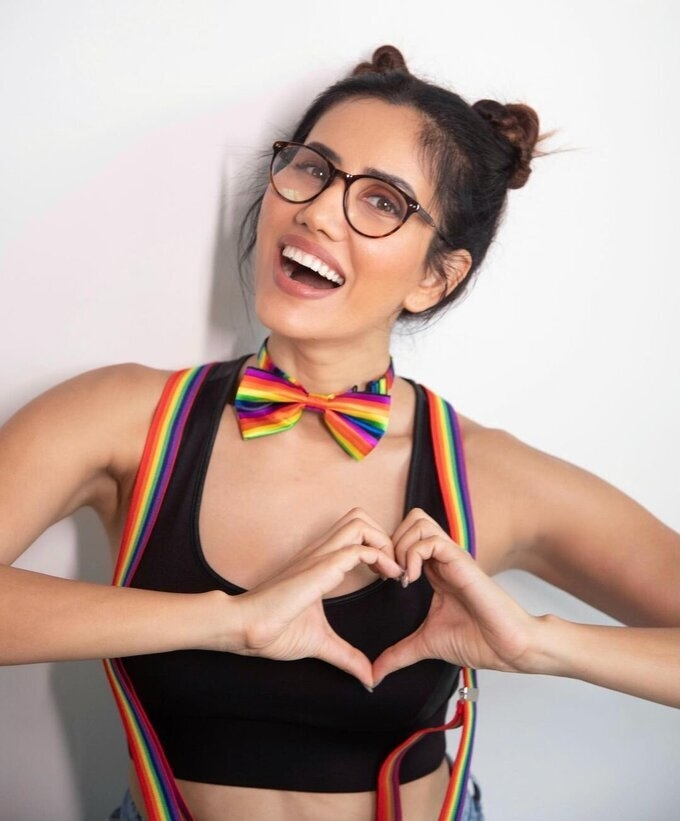 Actress And Model Sonnalli Seygall Latest Photo Collection