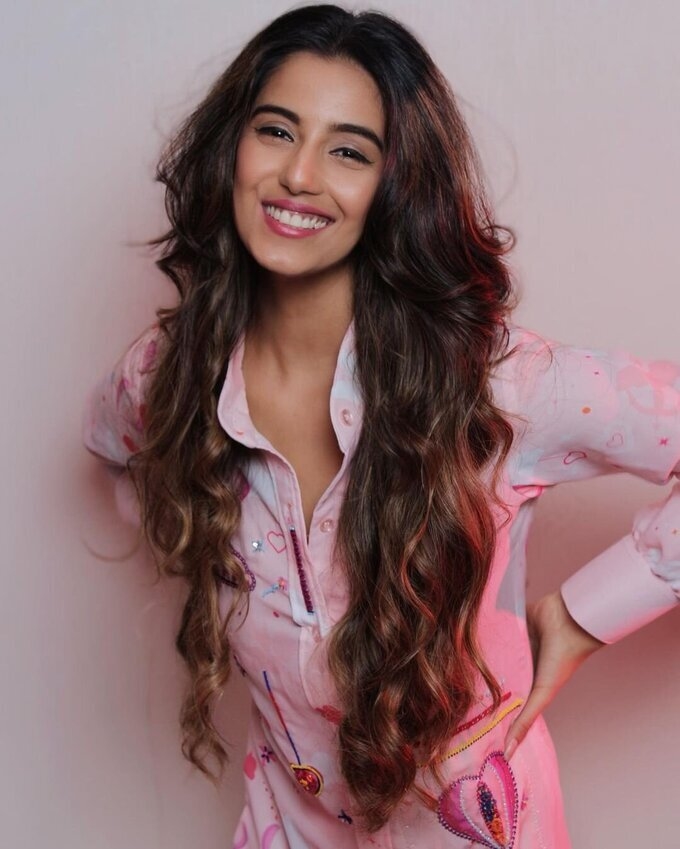 Actress And Model Srishty Rode Latest Image Collection