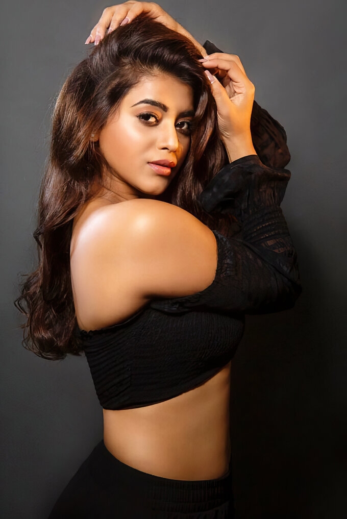 Actress And Model Yamini Bhaskar Latest Stunning Images