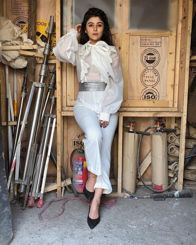 Actress And Model Yesha Rughani Latest Image Collection