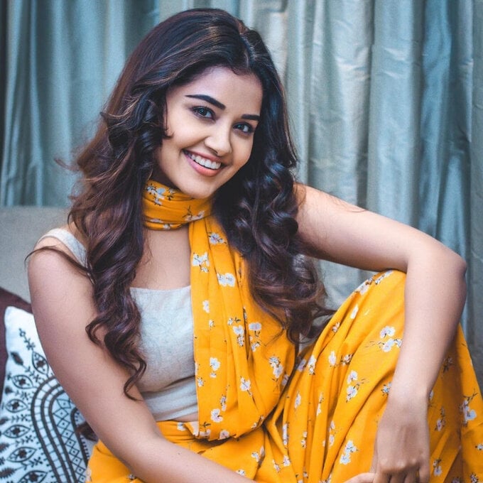 Actress Anupama Parameswaran Cute Vintage Images