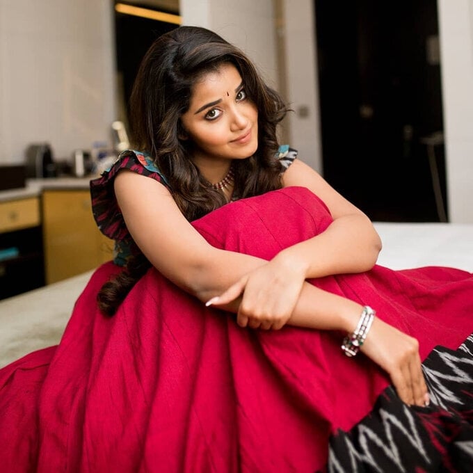 Actress Anupama Parameswaran Cute Vintage Images