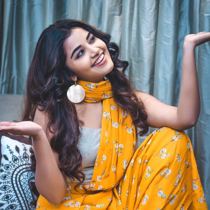 Actress Anupama Parameswaran Cute Vintage Images