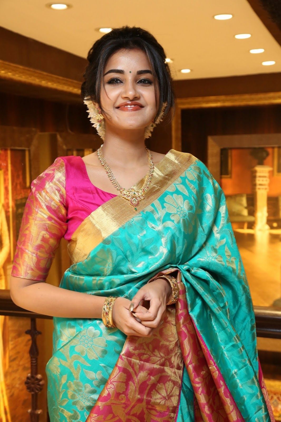 Actress Anupama Parameswaran Looking Gorgeous In Saree