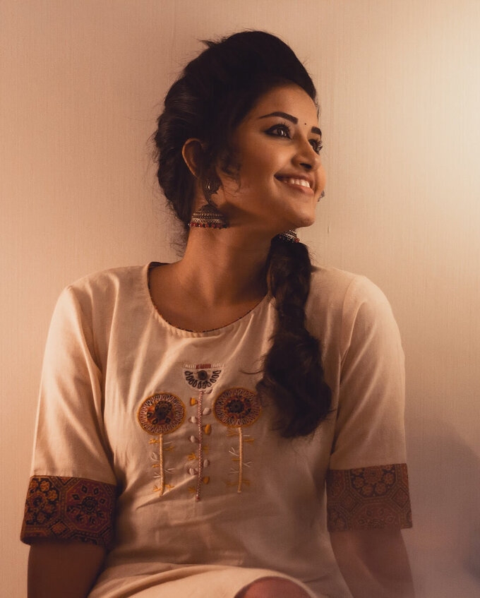 Actress Anupama Parameswaran Old Image Collection