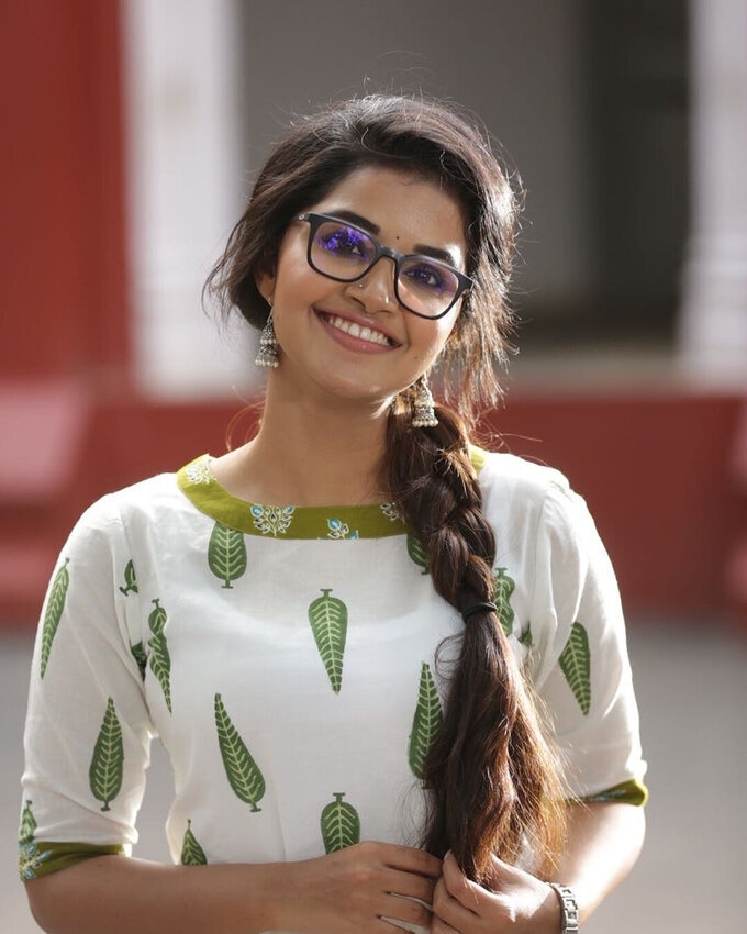 Actress Anupama Parameswaran Old Image Collection