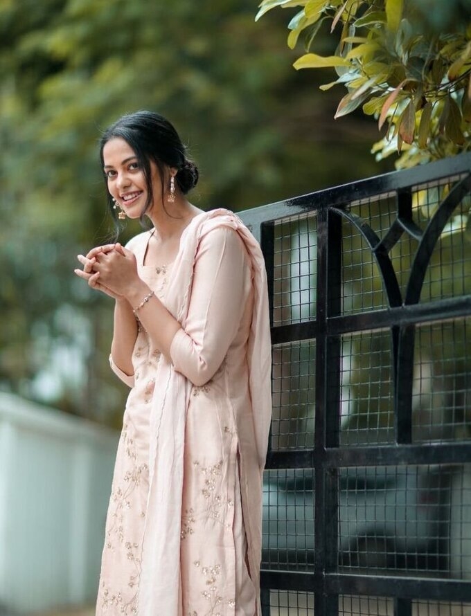 Actress Bindu Madhavi Latest Photoshoot
