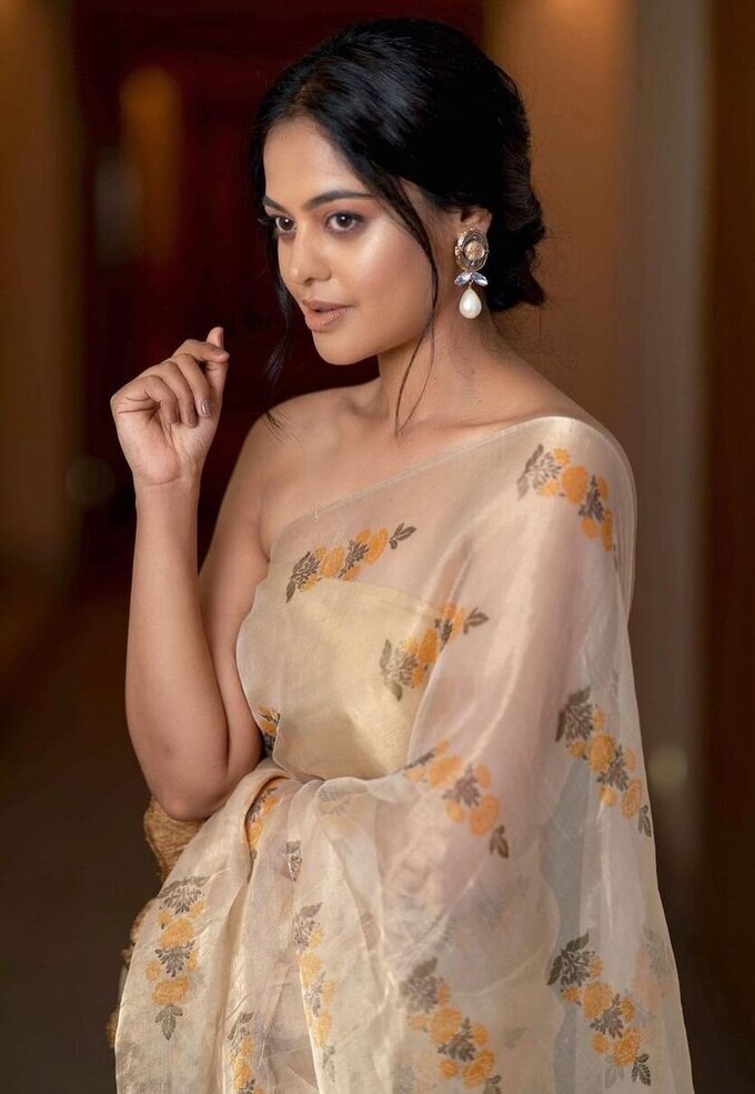 Actress Bindu Madhavi Latest Photoshoot