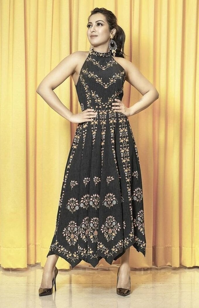 Actress Catherine Tresa Latest Hot Images