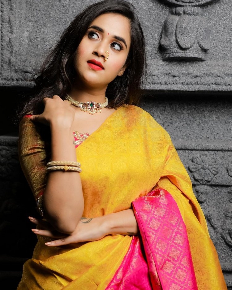 Actress Deepthi Sunaina Latest Images In Saree