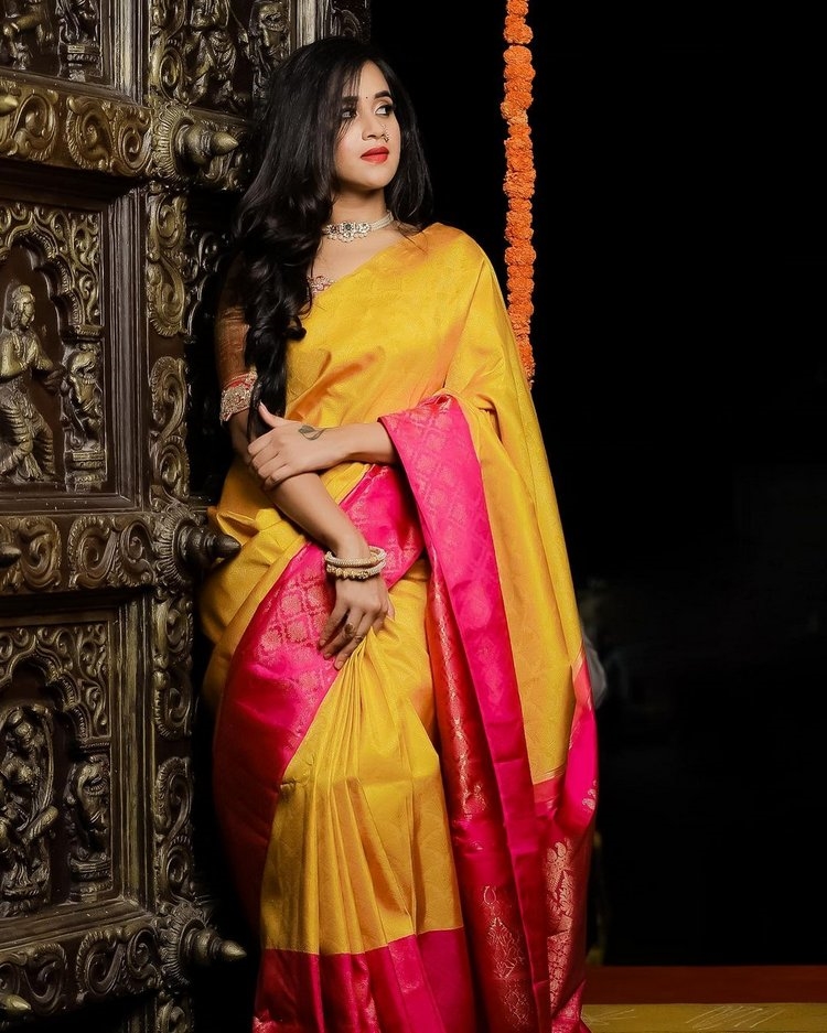 Actress Deepthi Sunaina Latest Images In Saree