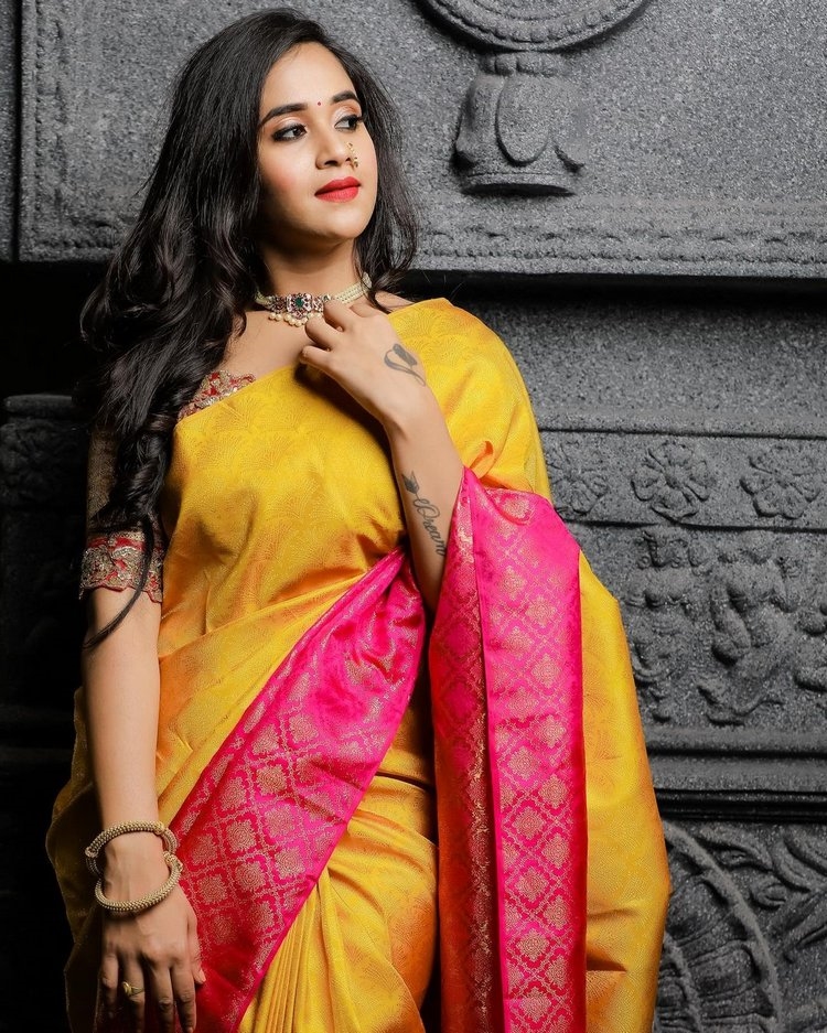 Actress Deepthi Sunaina Latest Images In Saree