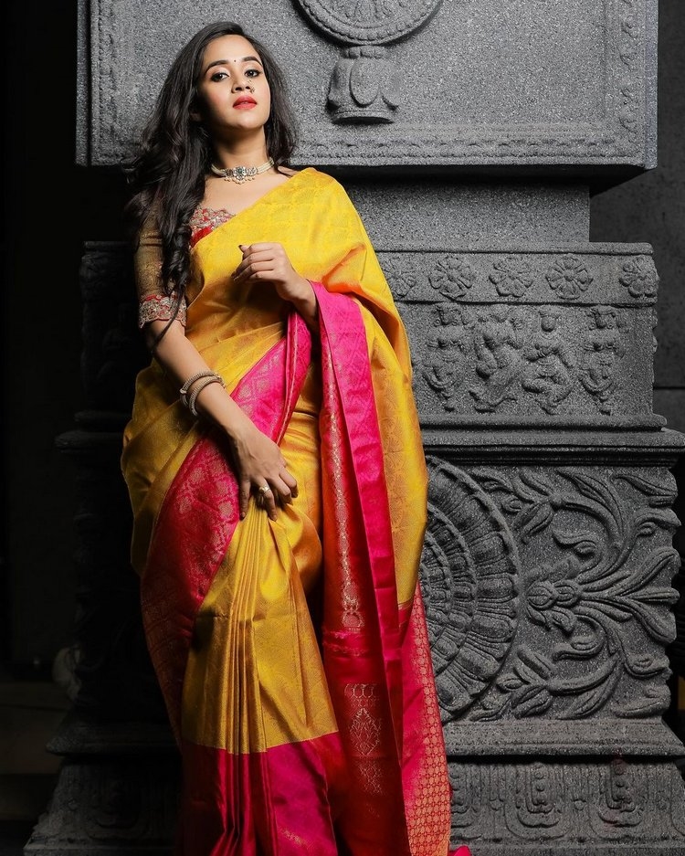 Actress Deepthi Sunaina Latest Images In Saree