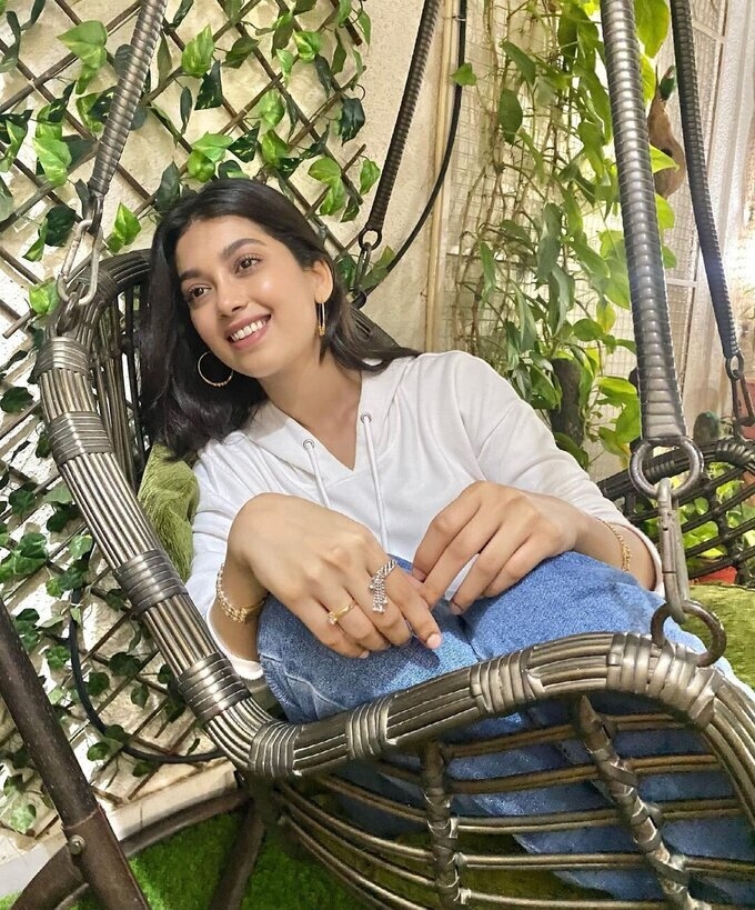 Actress Digangana Suryavanshi Latest Photo Collection