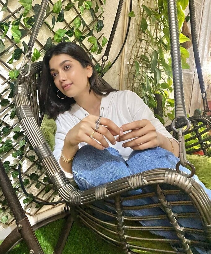 Actress Digangana Suryavanshi Latest Photo Collection