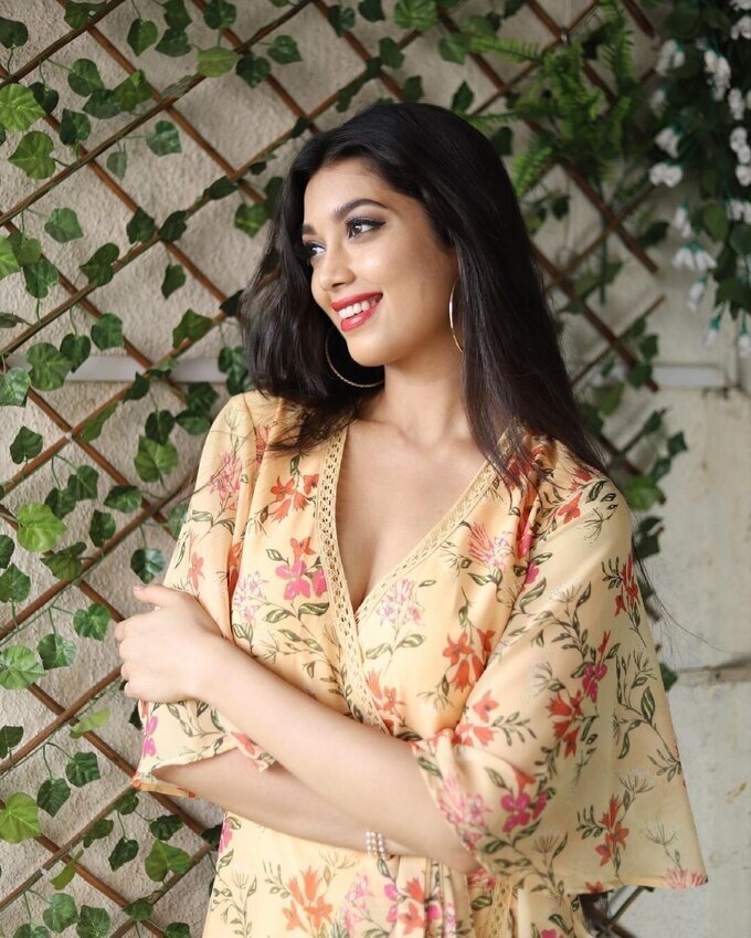 Actress Digangana Suryavanshi Latest Photo Collection
